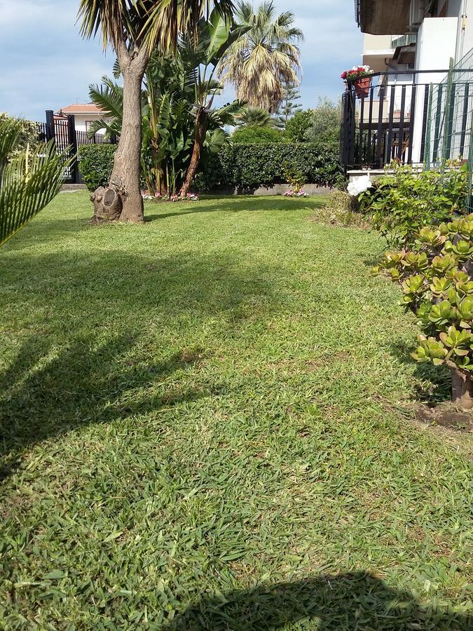 Appartamenti Sole Delle Aci Aci SantʼAntonio Exterior foto